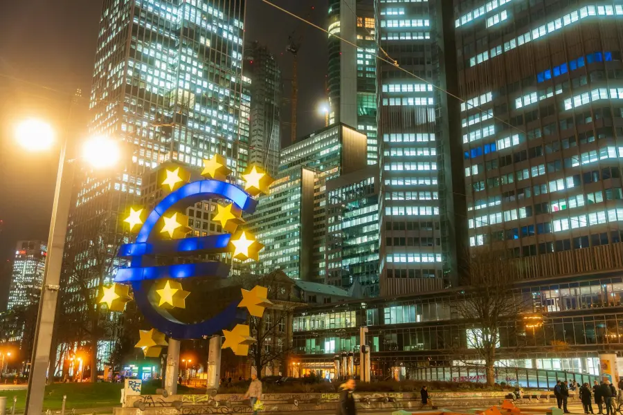 Energia e carburanti, l’UE frena nuovi aiuti: pressione sui conti italiani