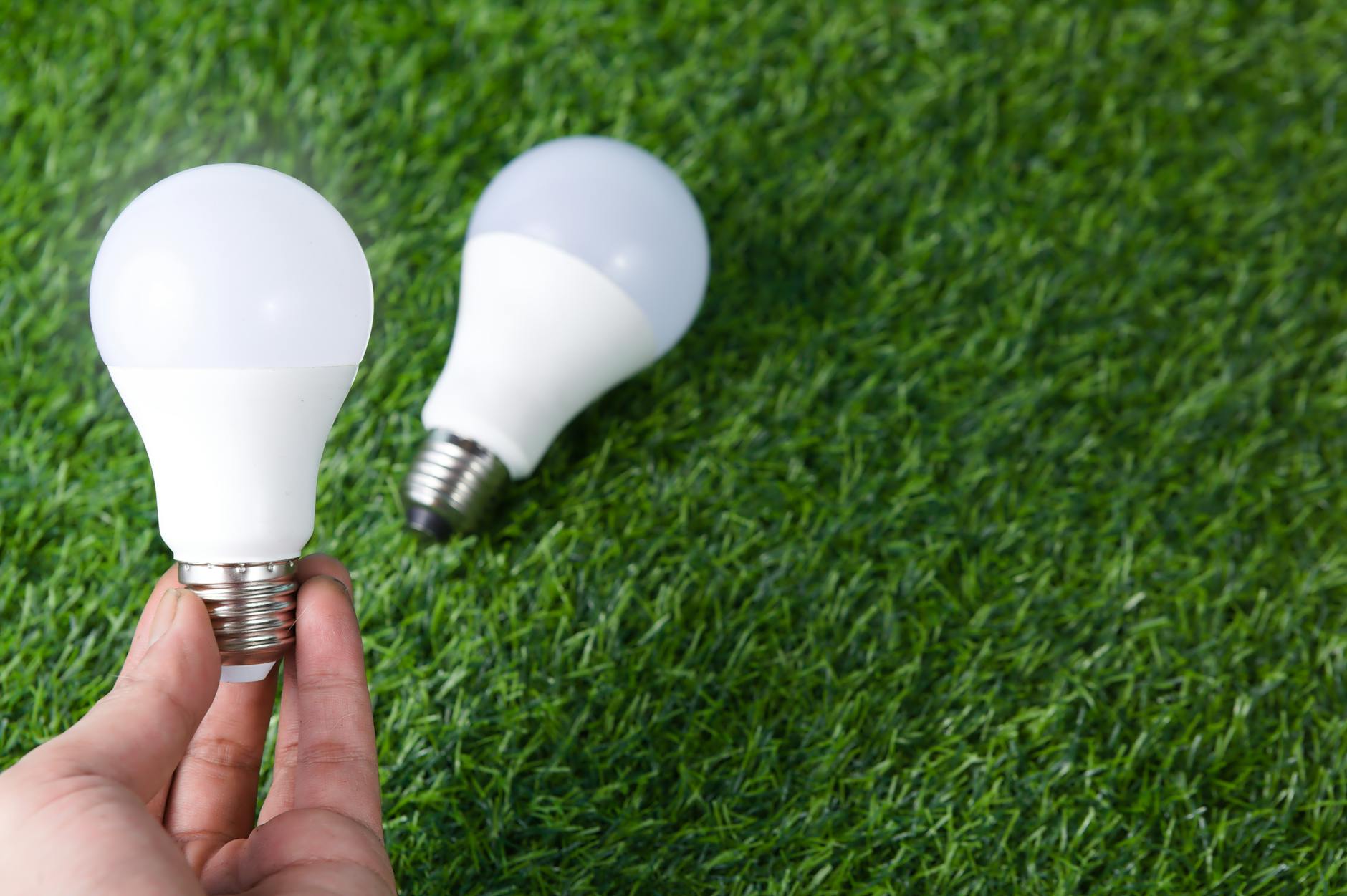 Rincari energetici, via libera parziale dell’Ue: più flessibilità per gli investimenti in energia