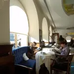 Il Caffè degli Specchi e i grandi caffè di Trieste: dove Stendhal, Joyce e Svevo hanno scritto la storia